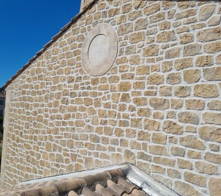 Enduit fausse pierre à La Gaude (06) Alpes Maritimes, pignon