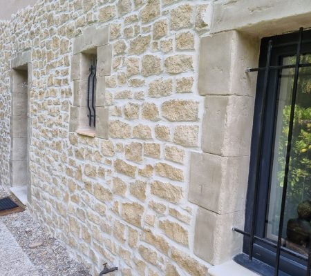 Crépi imitation pierre à Lafare (84) Vaucluse, encadrement Crépi imitation pierre à Lafare (84) Vaucluse, encadrement