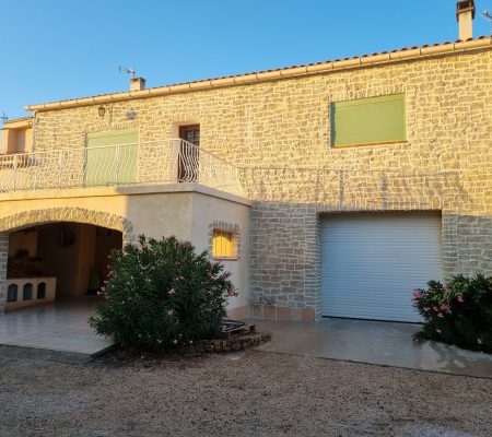 Rénovation de façade imitation pierre à Puyloubier (13) Bouches du Rhône